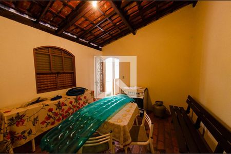 Casa à venda com 262m², 4 quartos e 3 vagas Casa à venda com 262m², 4 quartos e 3 vagasQuarto do salão