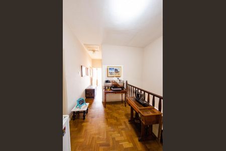 Casa à venda com 262m², 4 quartos e 3 vagas Casa à venda com 262m², 4 quartos e 3 vagasCorredor