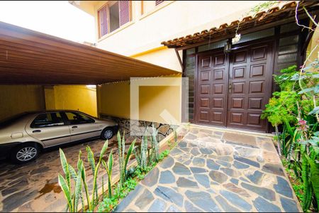 Casa à venda com 262m², 4 quartos e 3 vagas Casa à venda com 262m², 4 quartos e 3 vagasGaragem