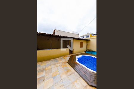 Casa à venda com 262m², 4 quartos e 3 vagas Casa à venda com 262m², 4 quartos e 3 vagasPiscina