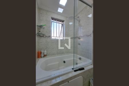 Apartamento à venda com 142m², 3 quartos e 1 vaga Apartamento à venda com 142m², 3 quartos e 1 vagaBanheiro da Suíte