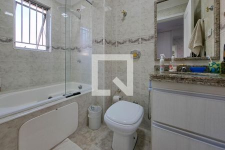 Apartamento à venda com 142m², 3 quartos e 1 vaga Apartamento à venda com 142m², 3 quartos e 1 vagaBanheiro da Suíte