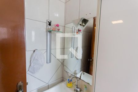 Casa à venda com 170m², 3 quartos e 3 vagas Casa à venda com 170m², 3 quartos e 3 vagasEspelho