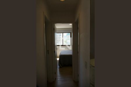 Corredor de apartamento para alugar com 2 quartos, 76m² em Recreio dos Bandeirantes, Rio de Janeiro