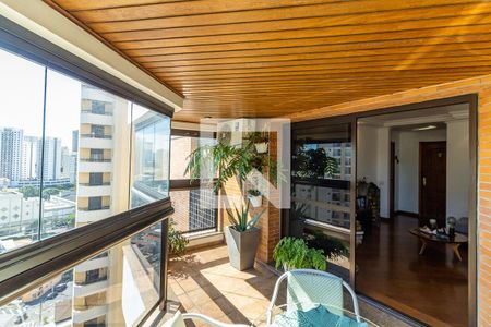 Apartamento à venda com 210m², 4 quartos e 3 vagas Apartamento à venda com 210m², 4 quartos e 3 vagasVaranda da Sala de Estar