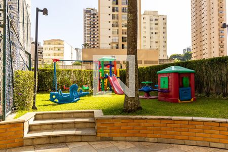 Apartamento à venda com 210m², 4 quartos e 3 vagas Apartamento à venda com 210m², 4 quartos e 3 vagasPlayground