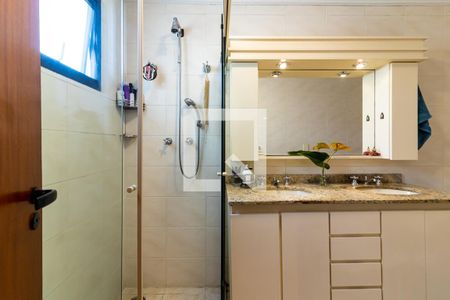 Apartamento à venda com 210m², 4 quartos e 3 vagas Apartamento à venda com 210m², 4 quartos e 3 vagasBanheiro da Suíte Master