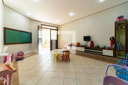 Apartamento à venda com 210m², 4 quartos e 3 vagas Apartamento à venda com 210m², 4 quartos e 3 vagasBrinquedoteca