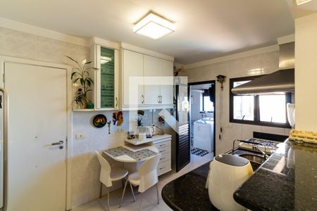 Apartamento à venda com 210m², 4 quartos e 3 vagas Apartamento à venda com 210m², 4 quartos e 3 vagasCozinha