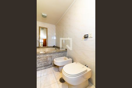 Apartamento à venda com 210m², 4 quartos e 3 vagas Apartamento à venda com 210m², 4 quartos e 3 vagasBanheiro da Suíte Master