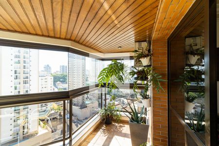 Apartamento à venda com 210m², 4 quartos e 3 vagas Apartamento à venda com 210m², 4 quartos e 3 vagasVaranda da Sala de Estar