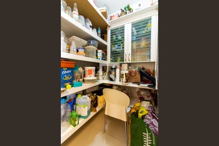 Apartamento à venda com 210m², 4 quartos e 3 vagas Apartamento à venda com 210m², 4 quartos e 3 vagasDespensa da Cozinha