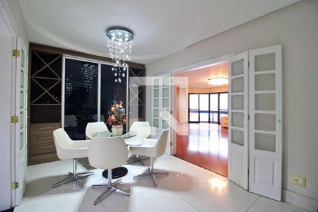 Apartamento para alugar com 212m², 3 quartos e 3 vagasCopa