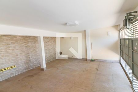 Casa à venda com 300m², 14 quartos e 2 vagas Casa à venda com 300m², 14 quartos e 2 vagasGaragem