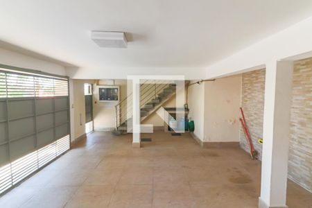 Casa à venda com 300m², 14 quartos e 2 vagas Casa à venda com 300m², 14 quartos e 2 vagasGaragem