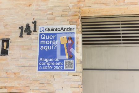 Casa à venda com 300m², 14 quartos e 2 vagas Casa à venda com 300m², 14 quartos e 2 vagasFachada