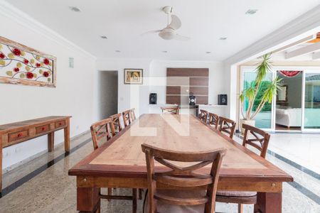 Casa à venda com 580m², 5 quartos e 6 vagas Casa à venda com 580m², 5 quartos e 6 vagasÁrea externa