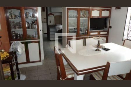 Casa à venda com 321m², 4 quartos e 3 vagas