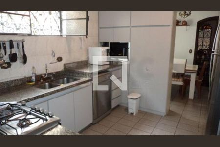 Casa à venda com 321m², 4 quartos e 3 vagas