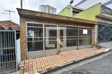 Casa à venda com 200m², 3 quartos e 4 vagas Casa à venda com 200m², 3 quartos e 4 vagasFachada