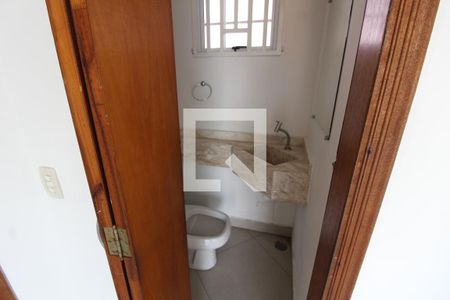 Casa à venda com 175m², 2 quartos e 2 vagasLavabo