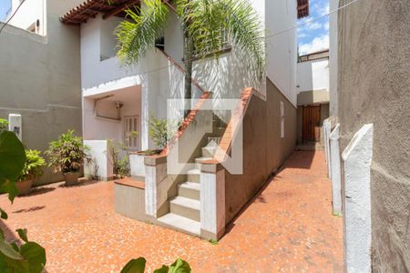 Casa à venda com 190m², 3 quartos e 2 vagas Casa à venda com 190m², 3 quartos e 2 vagasQuintal