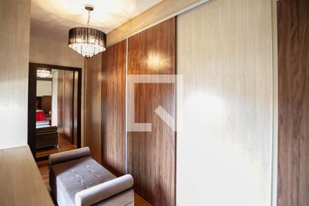 Apartamento à venda com 238m², 4 quartos e 2 vagasCloset da suíte 1