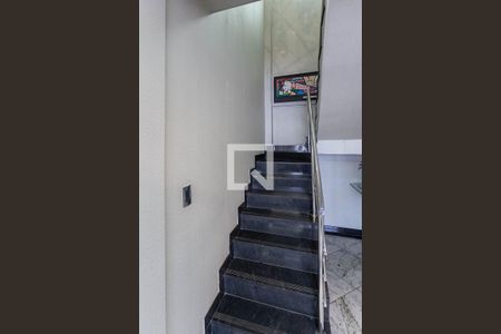 Apartamento à venda com 238m², 4 quartos e 2 vagasEscada