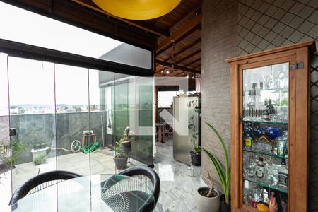 Apartamento à venda com 238m², 4 quartos e 2 vagasCobertura