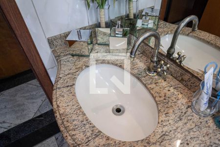 Apartamento à venda com 238m², 4 quartos e 2 vagasBanheiro social 
