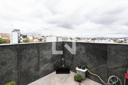 Apartamento à venda com 238m², 4 quartos e 2 vagasCobertura