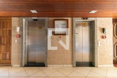 Apartamento à venda com 44m², 1 quarto e sem vagaElevadores