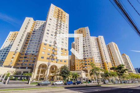 Apartamento à venda com 65m², 3 quartos e 1 vaga Apartamento à venda com 65m², 3 quartos e 1 vagaFachada e portaria