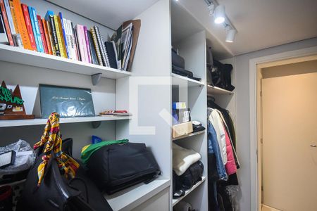 Apartamento para alugar com 120m², 2 quartos e 2 vagas Apartamento para alugar com 120m², 2 quartos e 2 vagasArmário do corredor