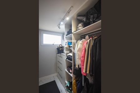 Apartamento para alugar com 120m², 2 quartos e 2 vagas Apartamento para alugar com 120m², 2 quartos e 2 vagasArmário do corredor