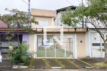 Casa à venda com 117m², 2 quartos e 2 vagas Casa à venda com 117m², 2 quartos e 2 vagasFachada