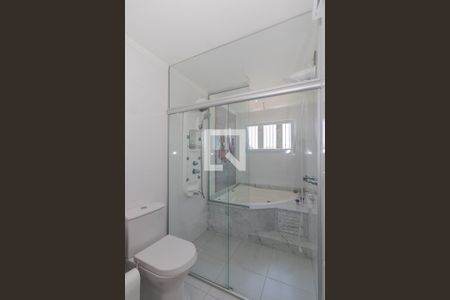 Casa para alugar com 395m², 4 quartos e 5 vagas Casa para alugar com 395m², 4 quartos e 5 vagasQuarto Suíte - Banheiro