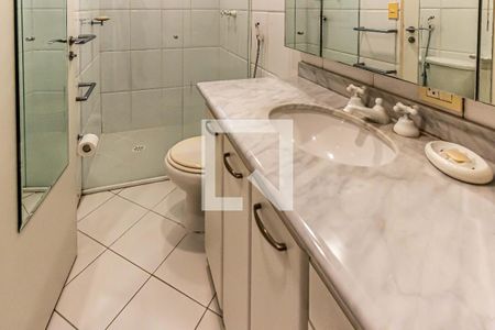 Apartamento à venda com 142m², 2 quartos e 3 vagasBanheiro da Suíte 2