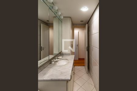 Apartamento à venda com 142m², 2 quartos e 3 vagasBanheiro da Suíte 2