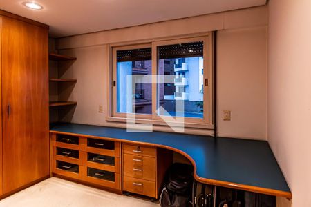 Apartamento à venda com 142m², 2 quartos e 3 vagasCloset