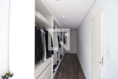 Casa à venda com 340m², 4 quartos e 4 vagasCloset da suíte