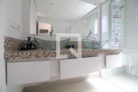 Casa à venda com 340m², 4 quartos e 4 vagasBanheiro da Suíte