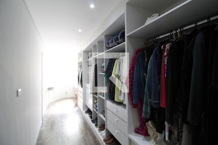 Casa à venda com 340m², 4 quartos e 4 vagasCloset da suíte