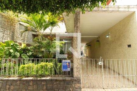 Casa à venda com 150m², 3 quartos e 3 vagas Casa à venda com 150m², 3 quartos e 3 vagasFachada