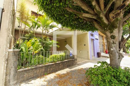 Casa à venda com 150m², 3 quartos e 3 vagas Casa à venda com 150m², 3 quartos e 3 vagasFachada