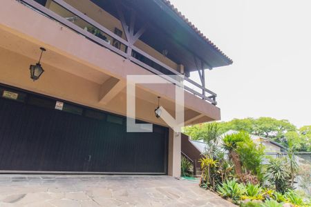 Casa à venda com 910m², 6 quartos e 5 vagas Casa à venda com 910m², 6 quartos e 5 vagasFachada