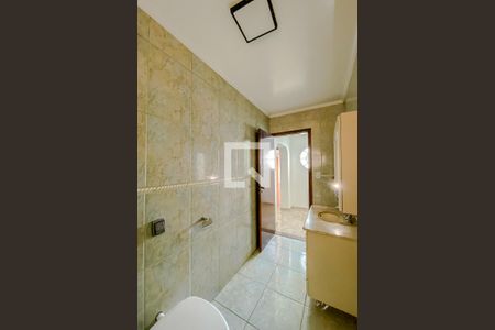 Casa à venda com 220m², 3 quartos e 2 vagas Casa à venda com 220m², 3 quartos e 2 vagasBanheiro