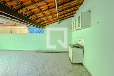 Casa à venda com 220m², 3 quartos e 2 vagas Casa à venda com 220m², 3 quartos e 2 vagasvaranda