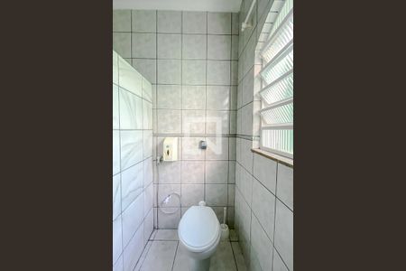 Casa à venda com 220m², 3 quartos e 2 vagas Casa à venda com 220m², 3 quartos e 2 vagasBanheiro de Serviço