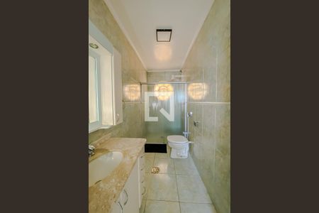 Casa à venda com 220m², 3 quartos e 2 vagas Casa à venda com 220m², 3 quartos e 2 vagasBanheiro